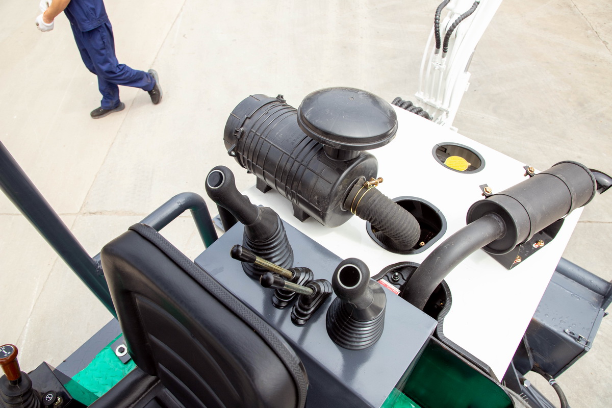 HW08-12挖掘装载机