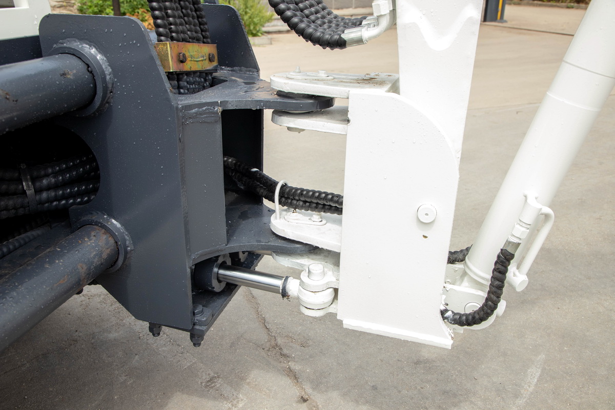 HW08-12挖掘装载机