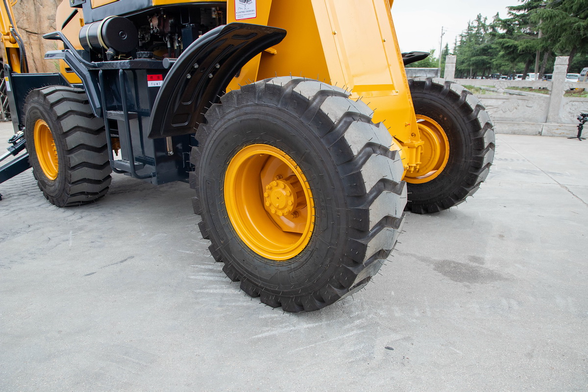 HW10-20挖掘装载机