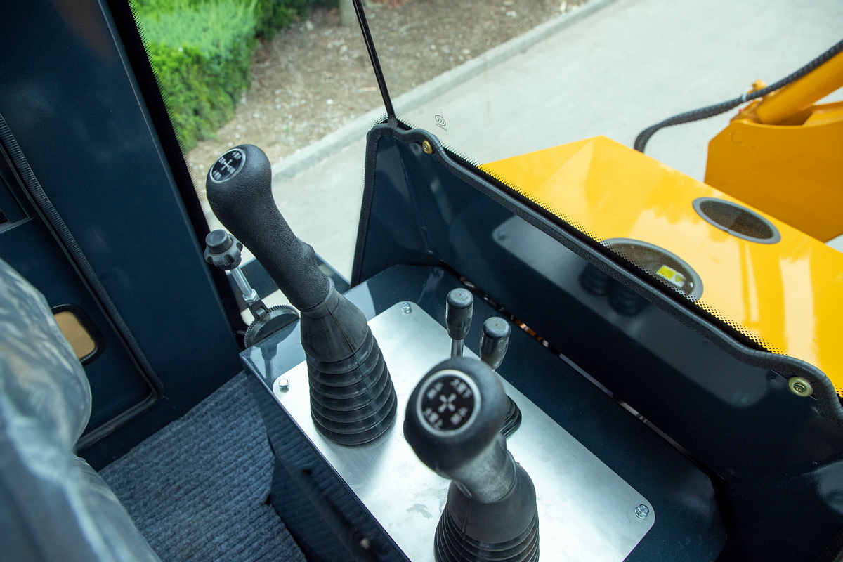 HW10-20挖掘装载机