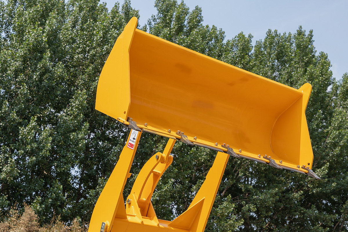 HW15-26挖掘装载机