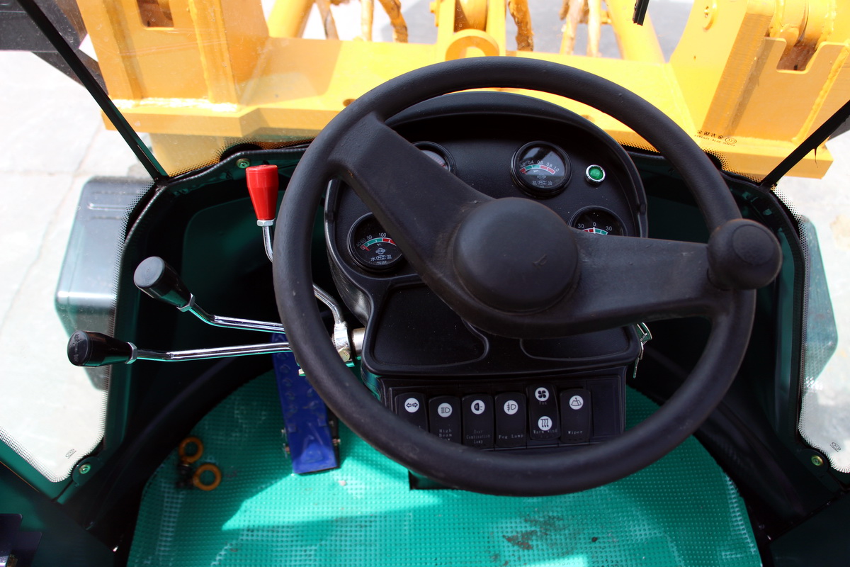 HW25-30挖掘装载机