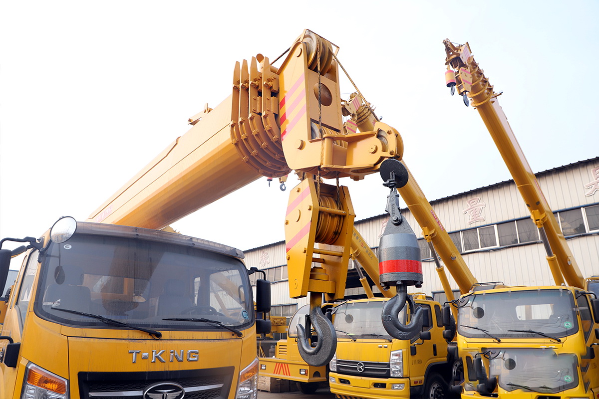 HWTJ16T唐骏4500汽车吊