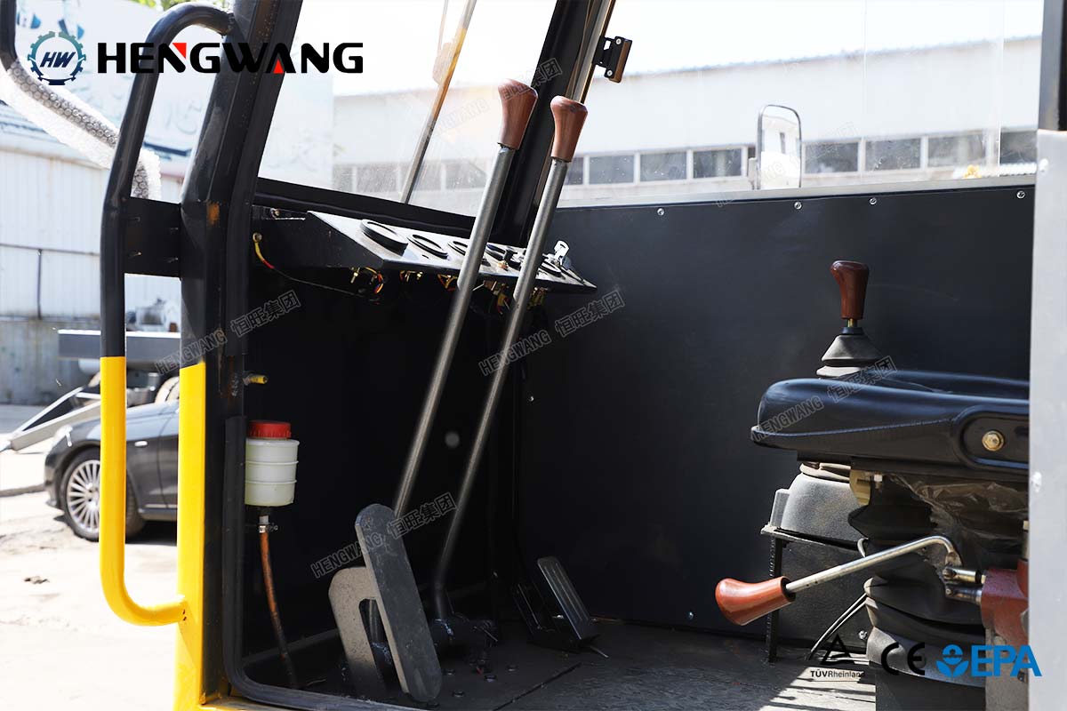 HW10000L履带运输车