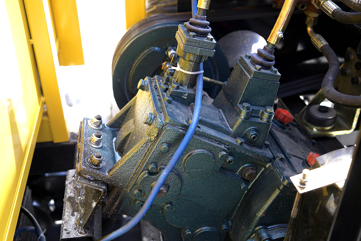 HW4000L履带运输车