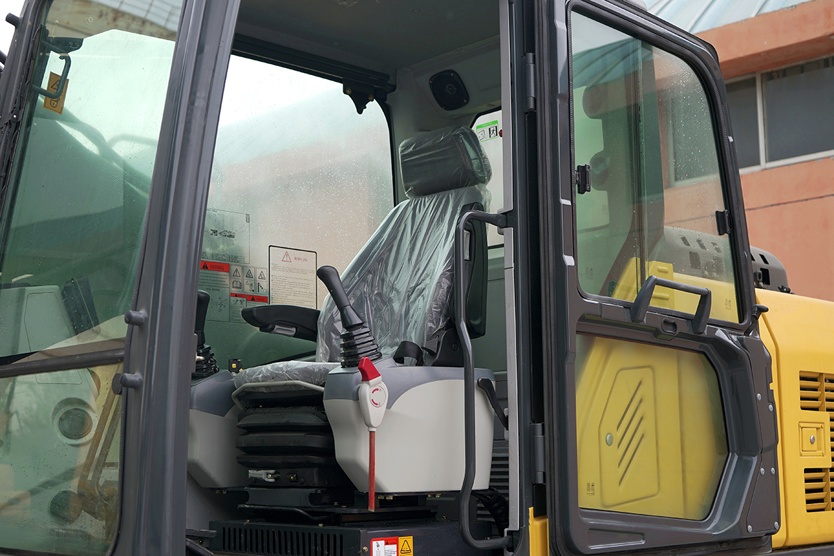 HW-220履带中大型挖掘机