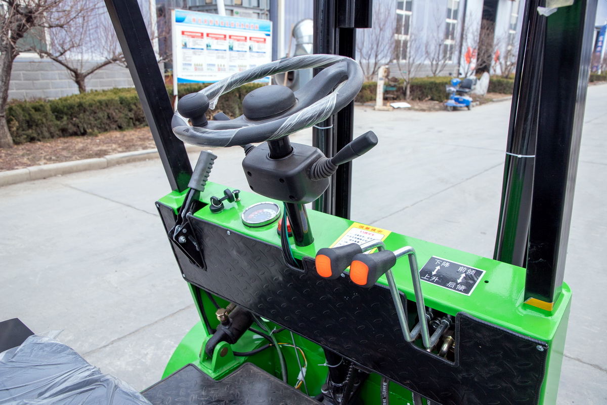 HWC-1.5T电动叉车