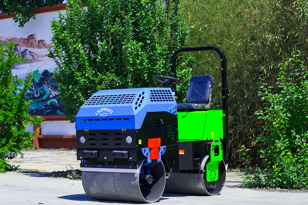 HW-1T座驾式压路机