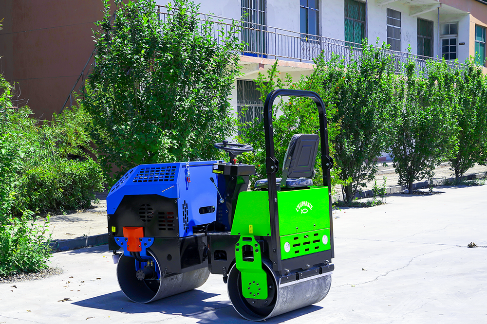 HW-1T座驾式压路机