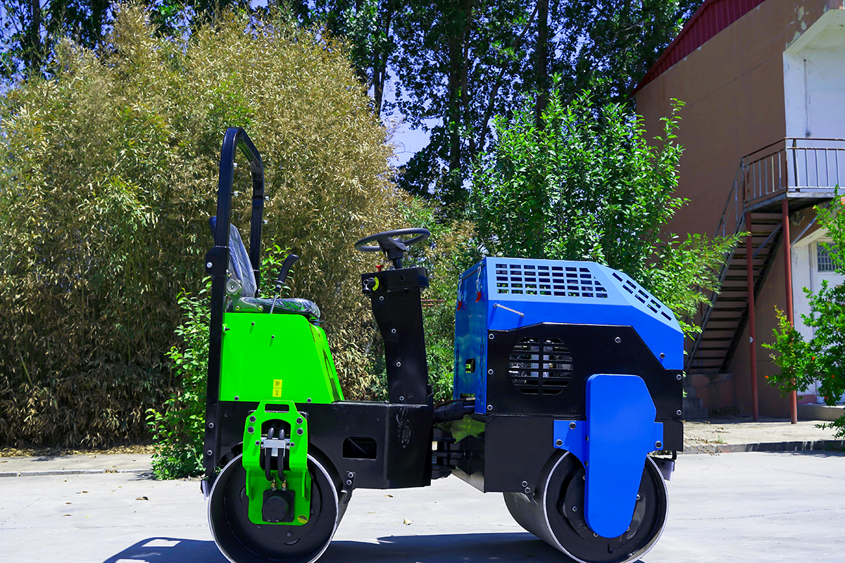 HW-1T座驾式压路机