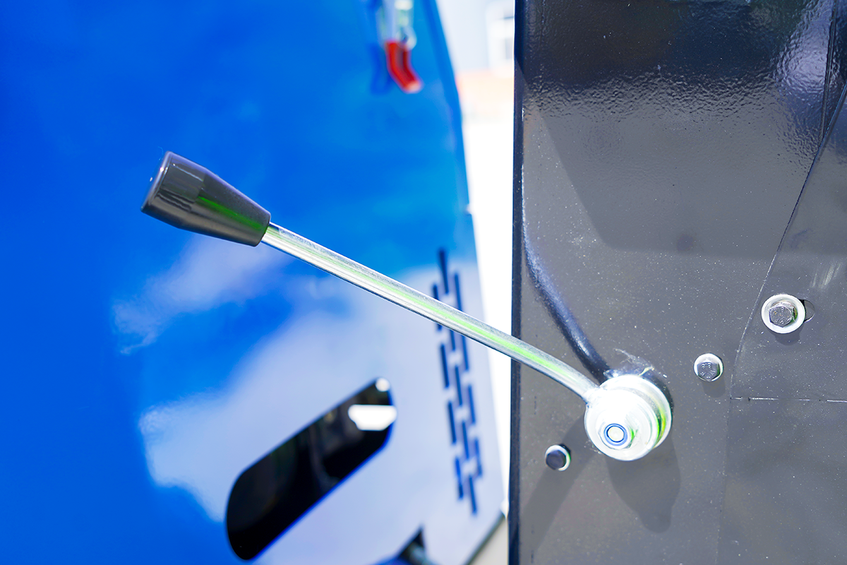 HW-1T座驾式压路机