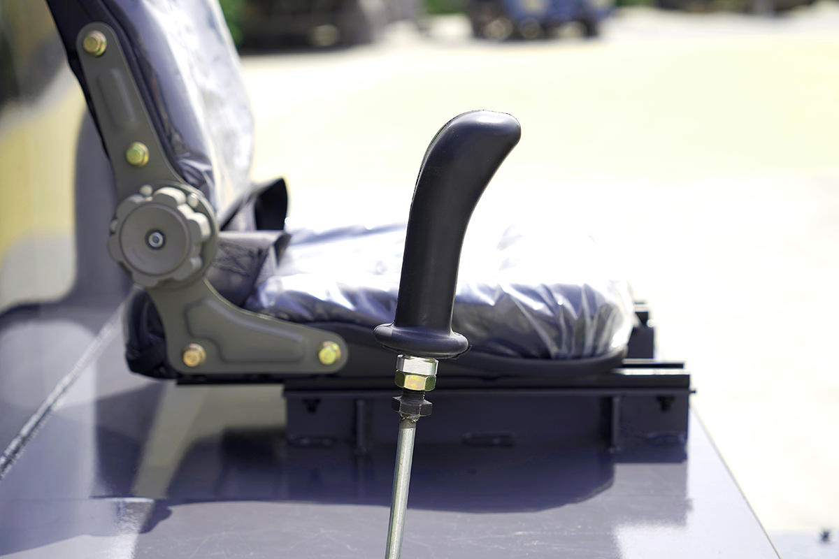 HW-3T座驾式压路机