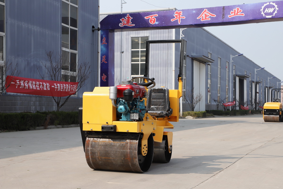HW-850座驾式压路机