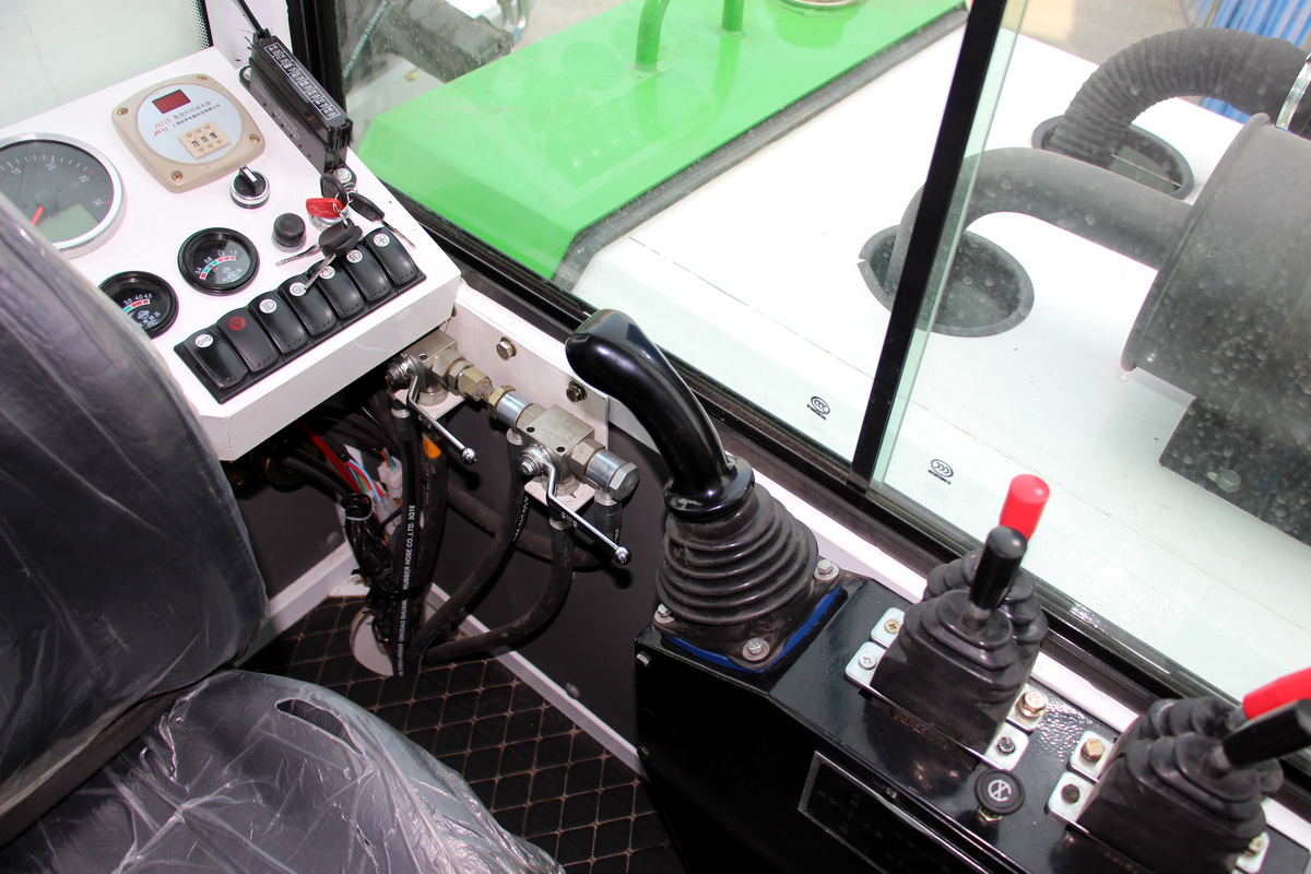 HWJB120自上料搅拌车